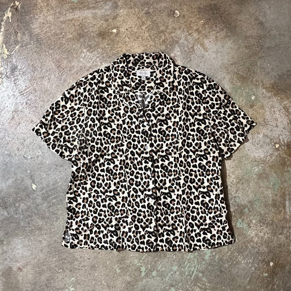 Vintage-inspired Women's Short Sleeved Leopard Print Button-up